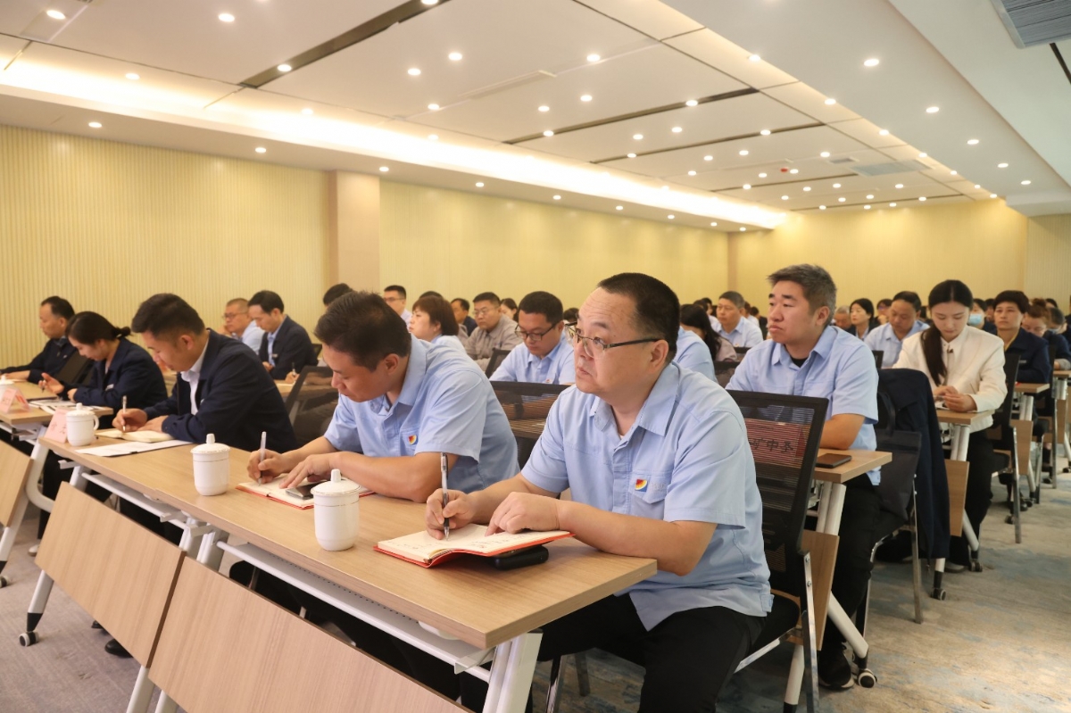 濟(jì)寧能源集團(tuán)宣講團(tuán)到精 密制造產(chǎn)業(yè)園宣講